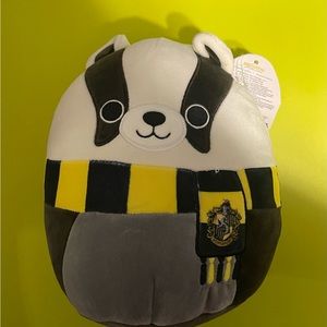 NWT Hufflepuff Badger Squishmallows